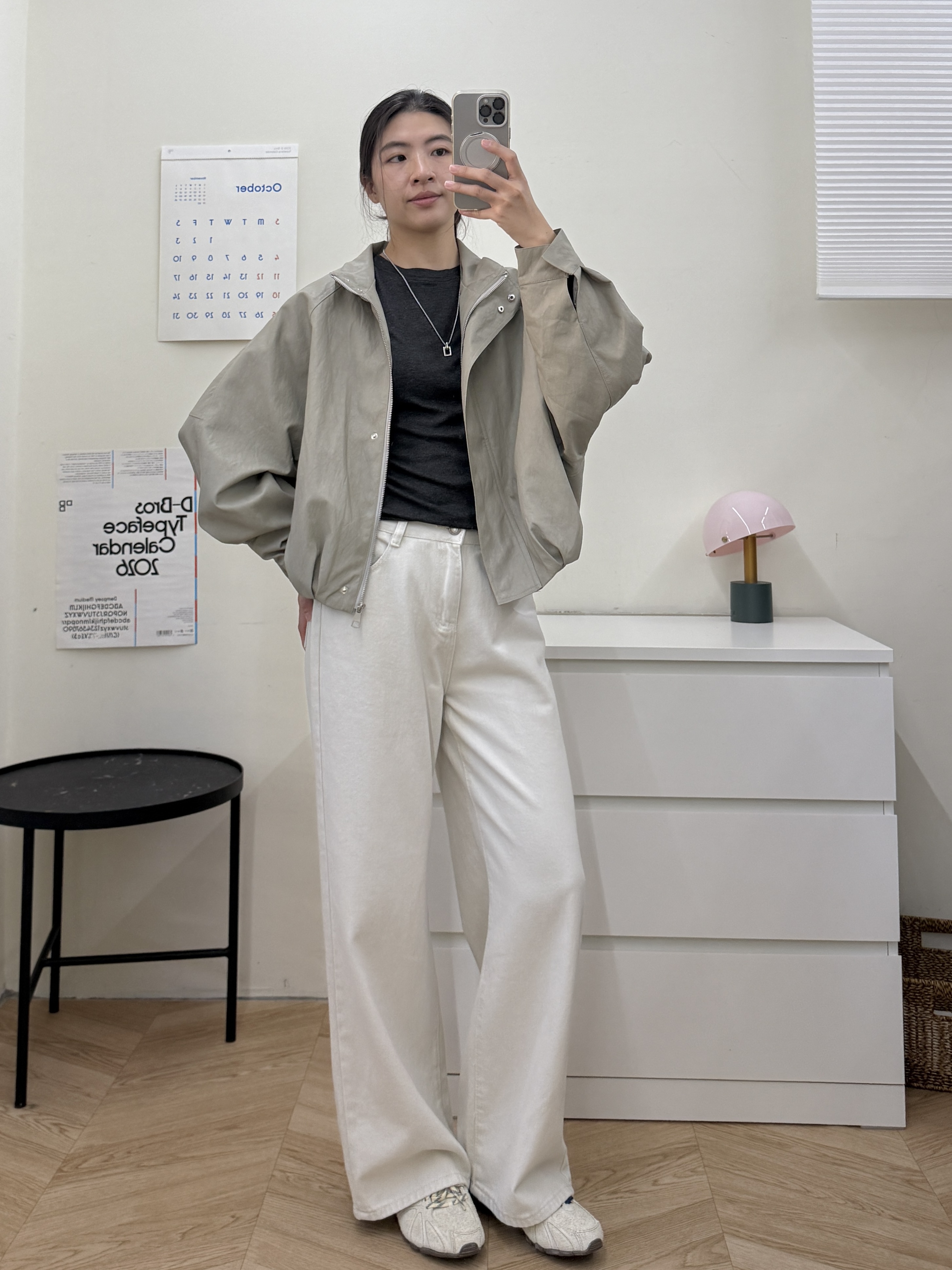 杏白色水洗牛仔直筒褲