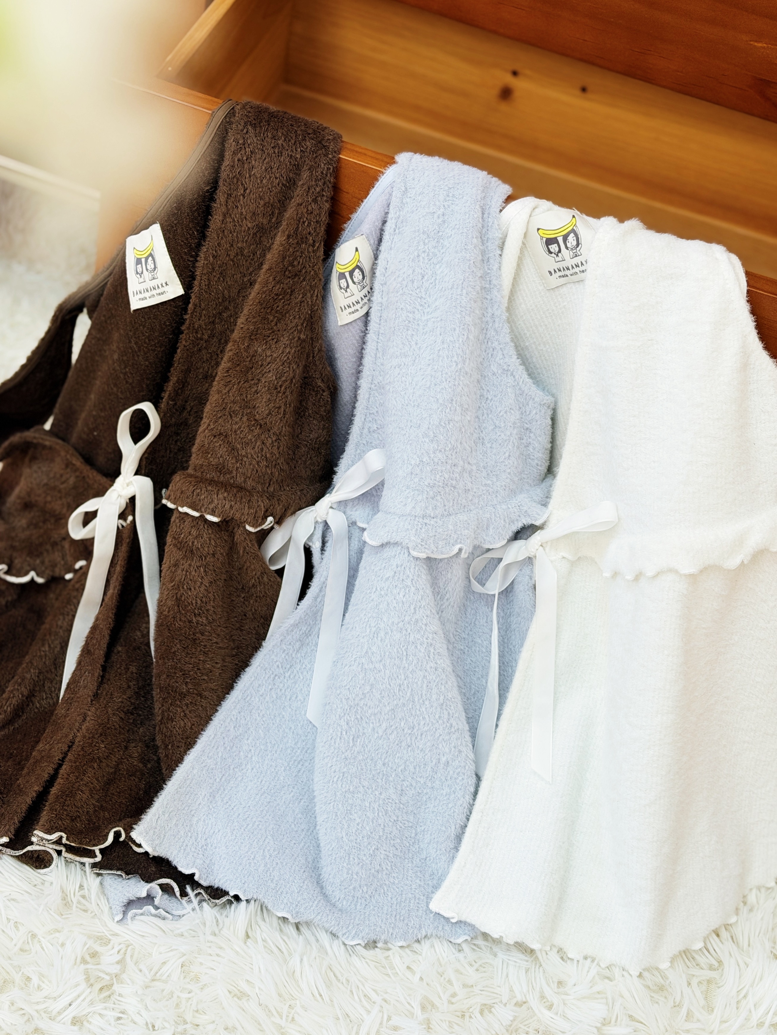 三色 / 鬆軟感毛毛綁帶V領馬甲 / Fluffy V-Neck Tie-Front Peplum Vest