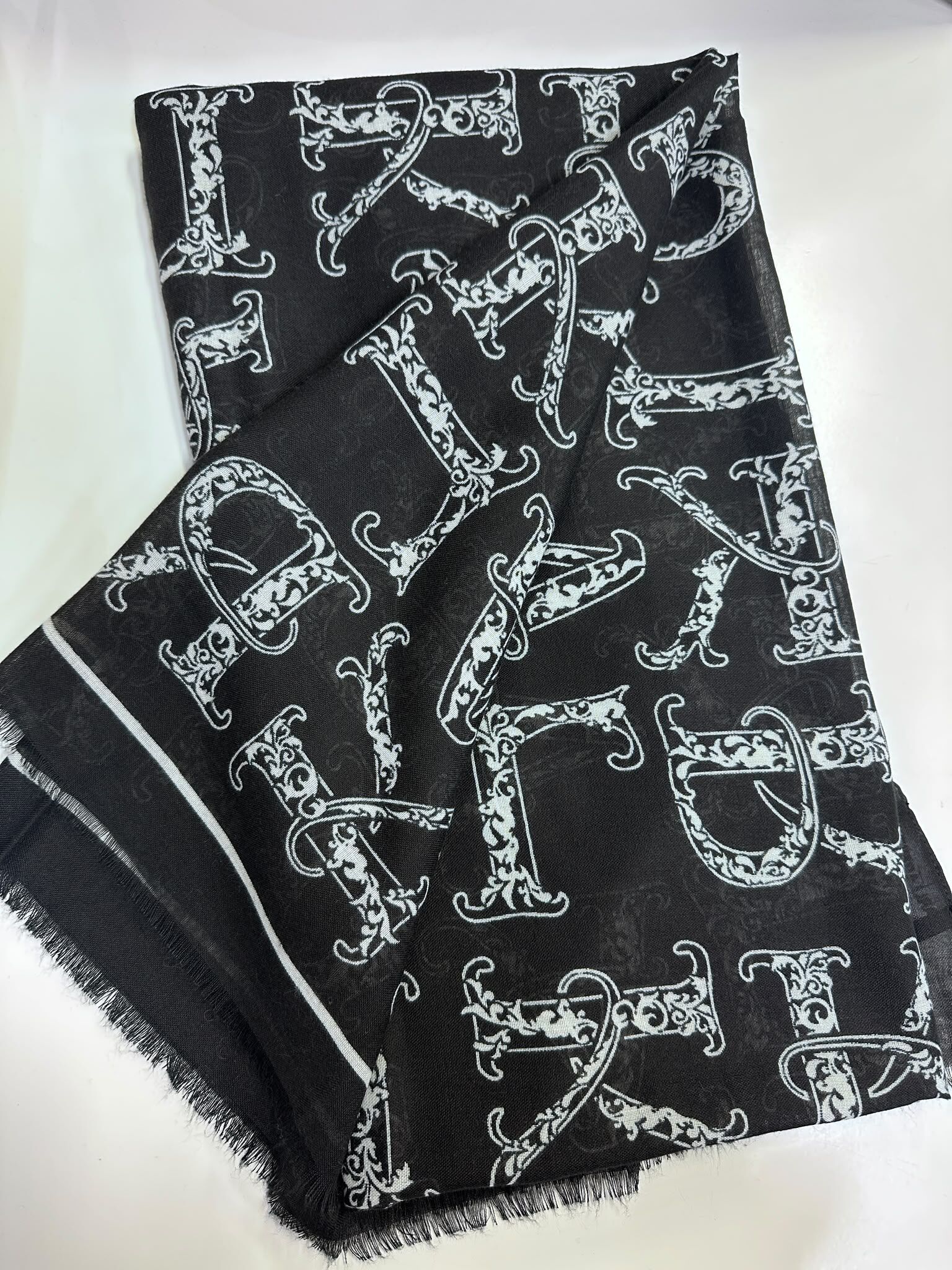 WX81 KL logo字黑色絲巾 Logo Oversize Wrap Scarf