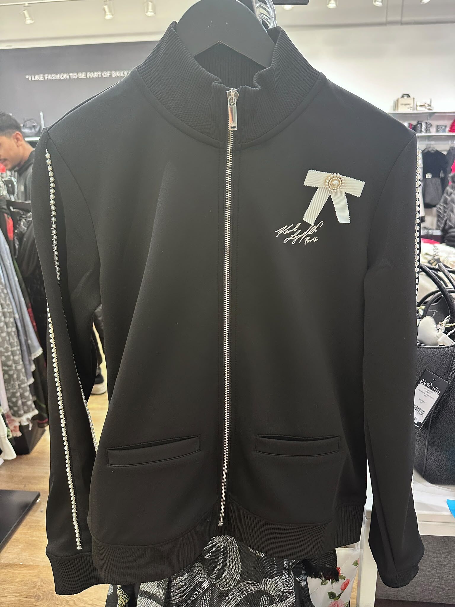 WX85 KL 蝴蝶結 黑色珍珠袖外套 Embellished Bow Track Jacket