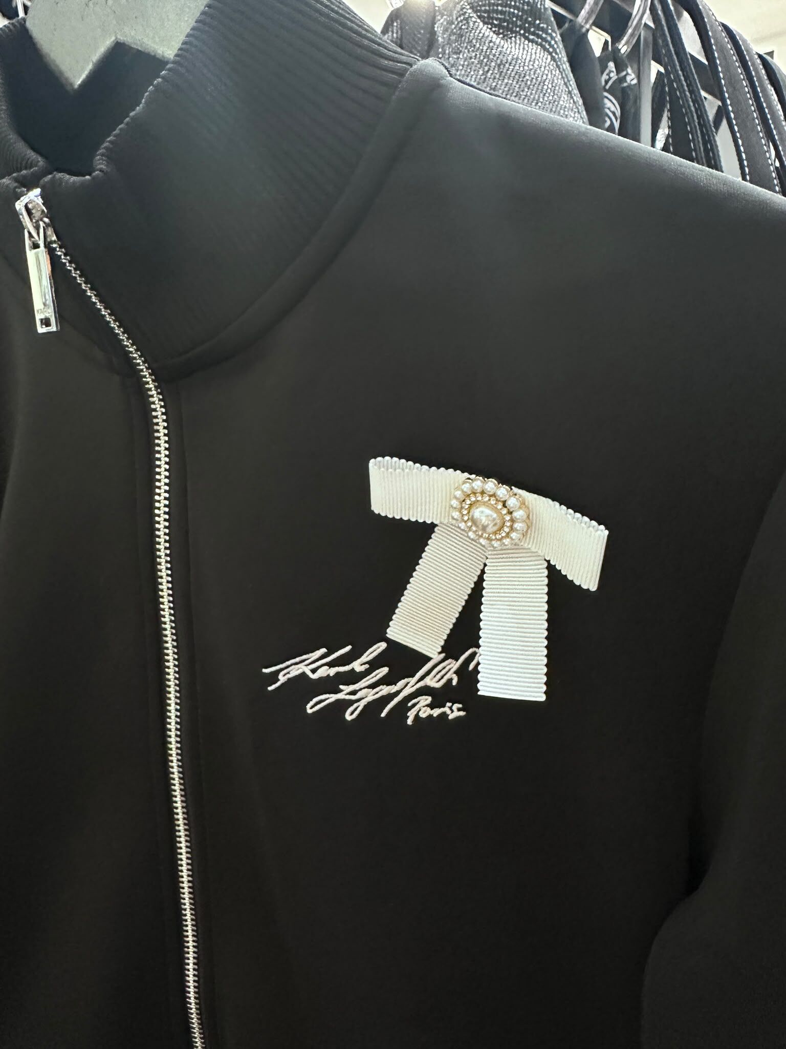 WX85 KL 蝴蝶結 黑色珍珠袖外套 Embellished Bow Track Jacket