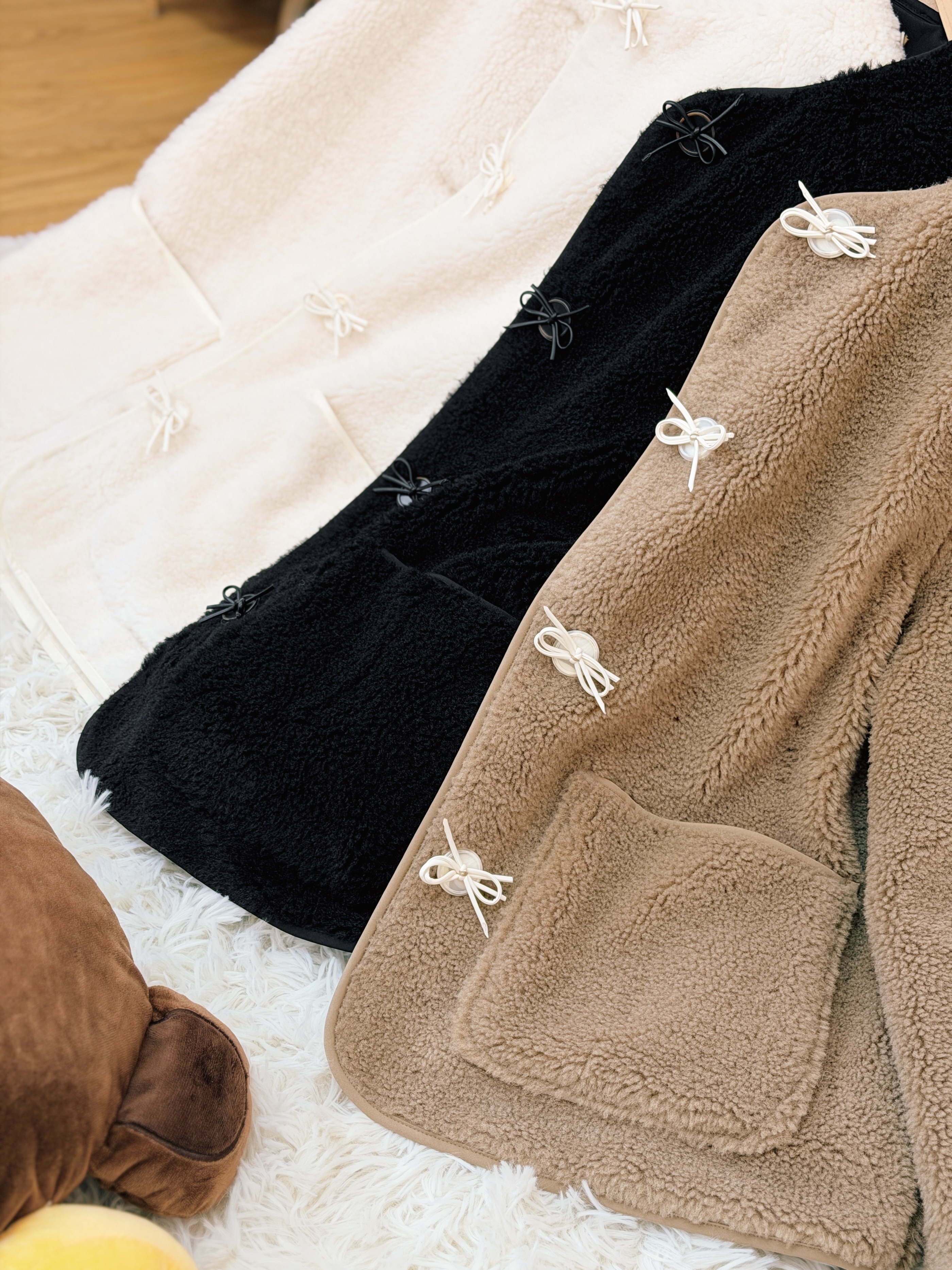 三色 / 搖粒絨手工蝴蝶結鈕扣外套 / Polar Fleece Bow-Detail Buttons Jacket