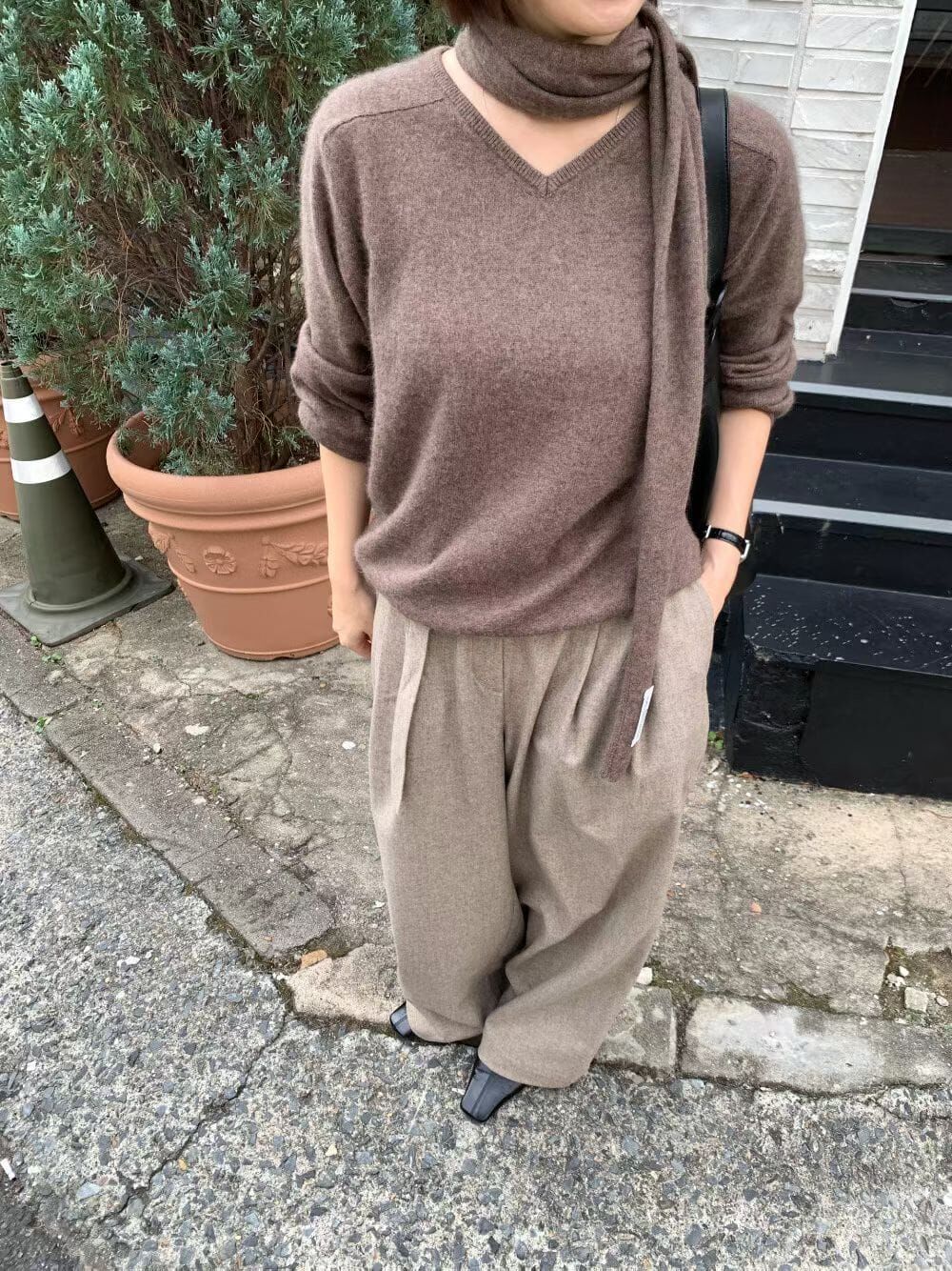 OU7223 簡約V領圍巾毛衣