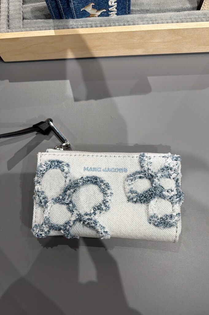GJ026 Marc Jacobs 雛菊牛仔系列多功能拉鍊卡包