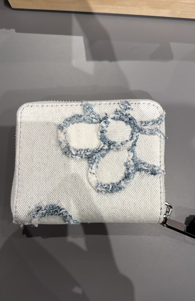GJ027 Marc Jacobs 雛菊牛仔系列雙折短銀包