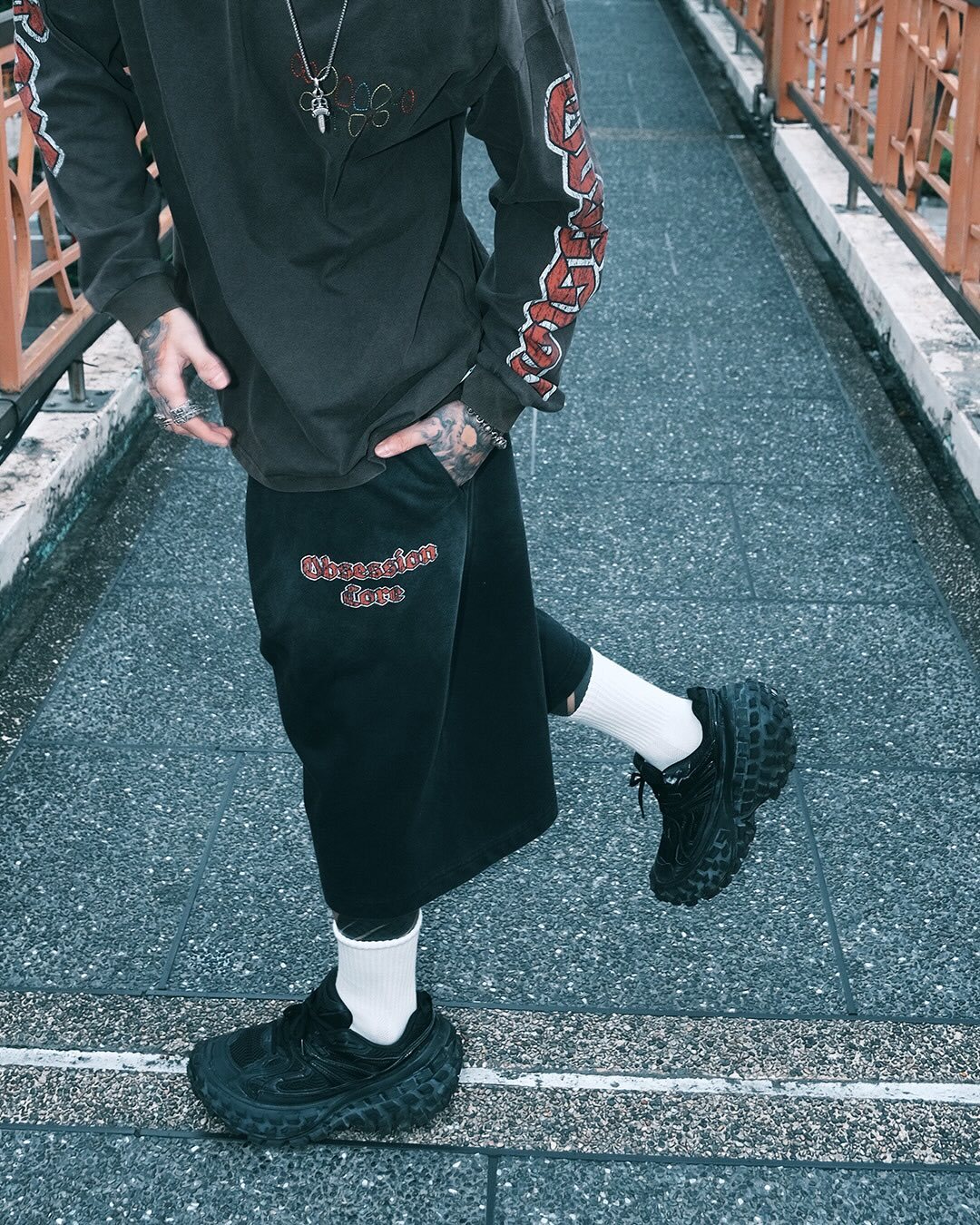 MTA｜OCV Cropped Sweatpants (Black)