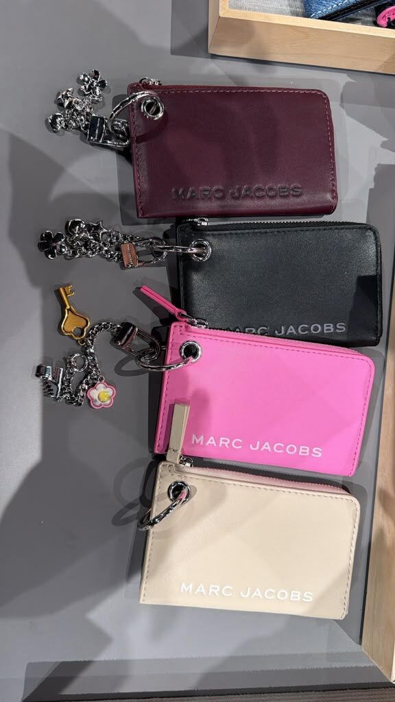 GJ031 Marc Jacobs 吊飾系列皮革拉鍊萬用零錢包