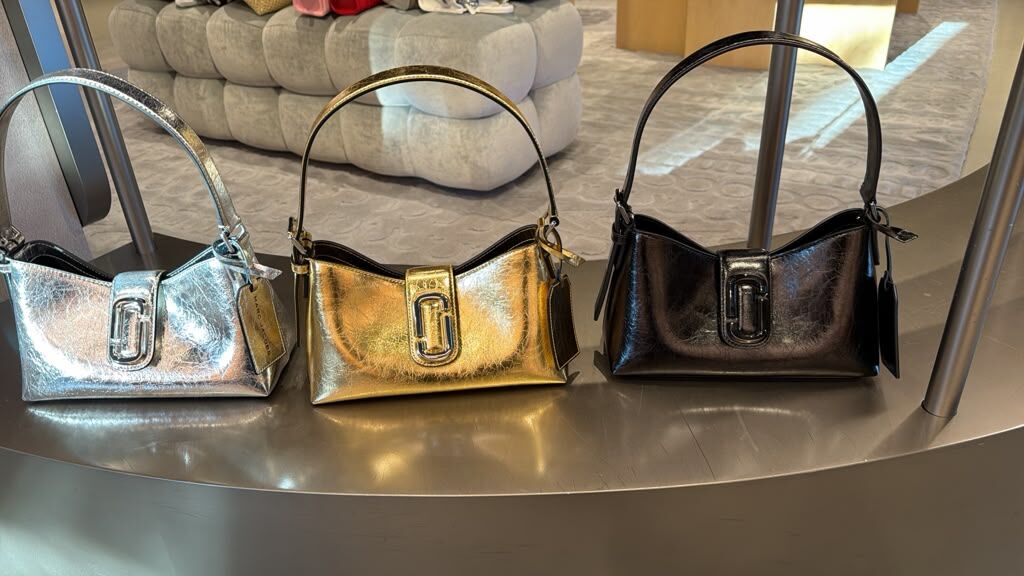 GJ037 Marc Jacobs The St. Marc 爆裂紋金屬感翻蓋腋下包 29x14cm