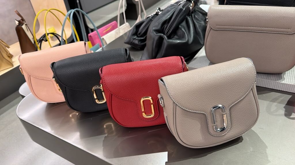 GJ052 Marc Jacobs 經典皮革翻蓋半圓馬鞍包 19x18cm
