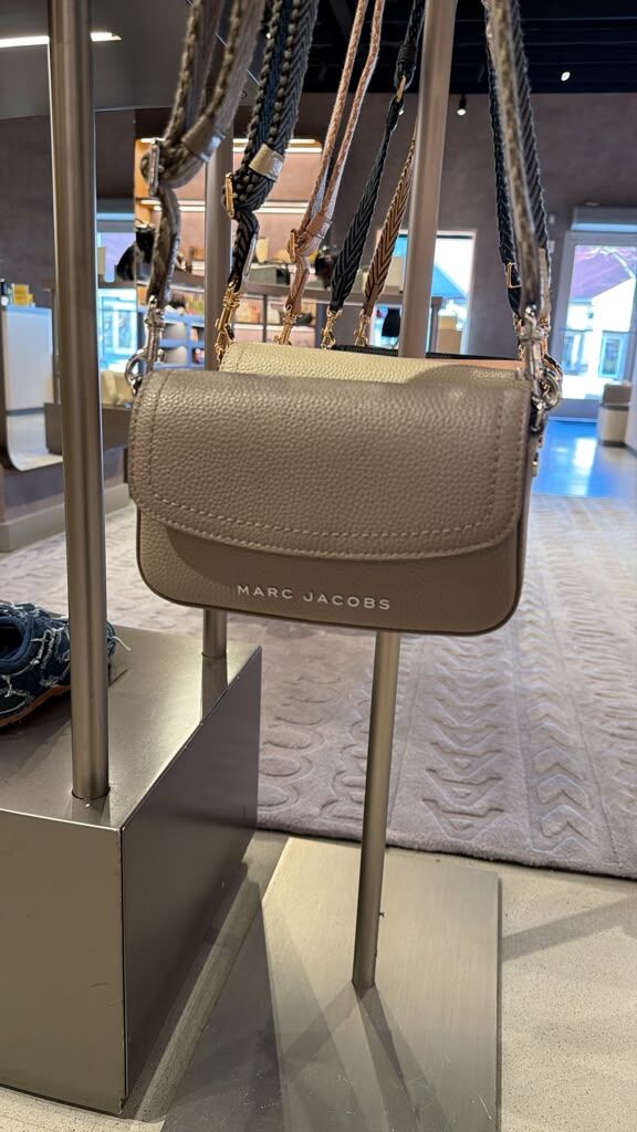 GJ065 Marc Jacobs 荔枝紋牛皮翻蓋馬鞍斜背包 19x10cm