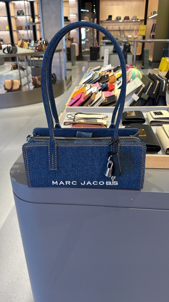 GJ069 Marc Jacobs 復古深色丹寧拼接法棍包 28x13cm