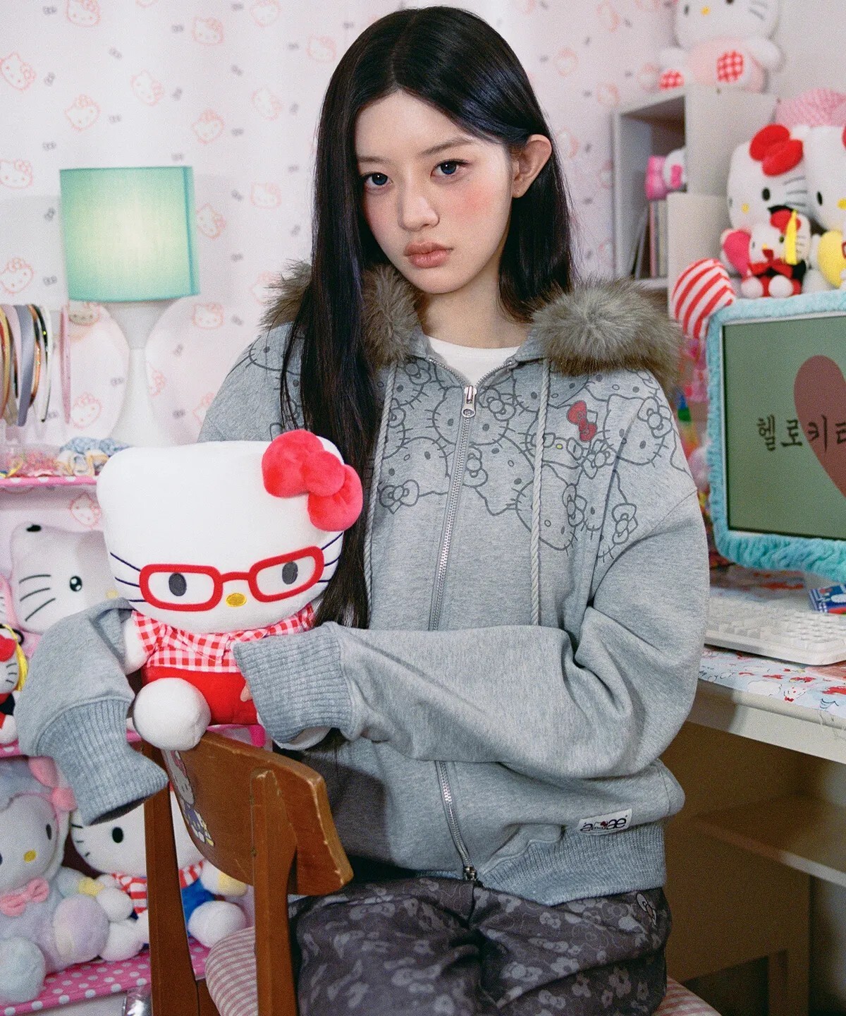 <萌幻聯動✨>韓國aeae x HELLO KITTY 🐱聯名系列  FUR ZIP UP HOODIE 毛毛連帽外套