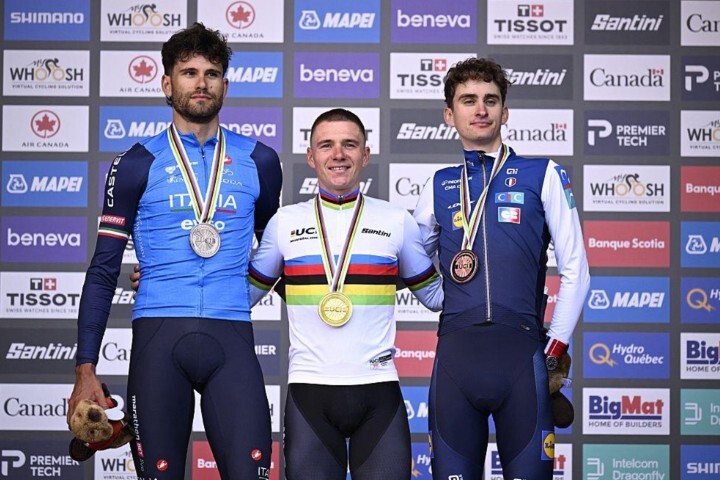 2026 UCI 世界公路錦標賽男子個人計時賽頒獎台,Remco Evenepoel 獲得金牌、Filippo Ganna 銀牌、Paul Seixas 銅牌。