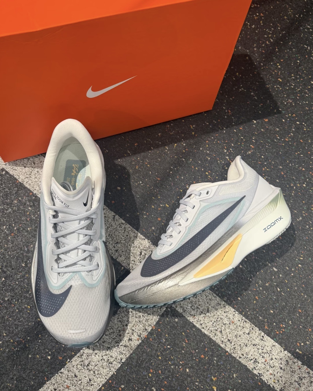 男鞋 NIKE ZOOM FLY 6 白灰 黃 奶油色 緩震 透氣 碳纖維 慢跑 運動鞋【FN8454-006】