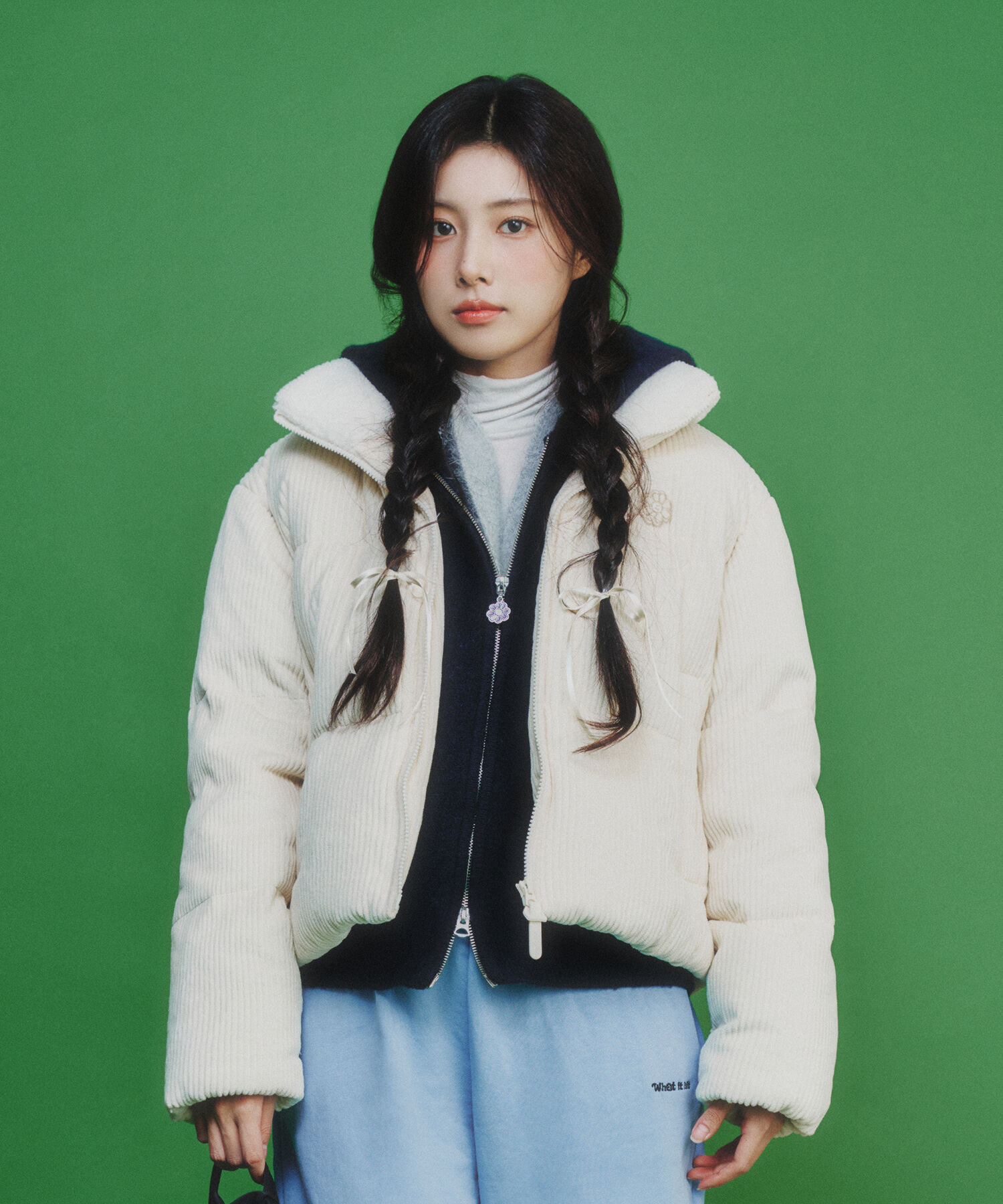 【隨時截單！限時優惠預訂】韓國WHAT IT ISN'T WOMEN FLORI WAPPEN CORDUROY SHORT DOWN JUMPER