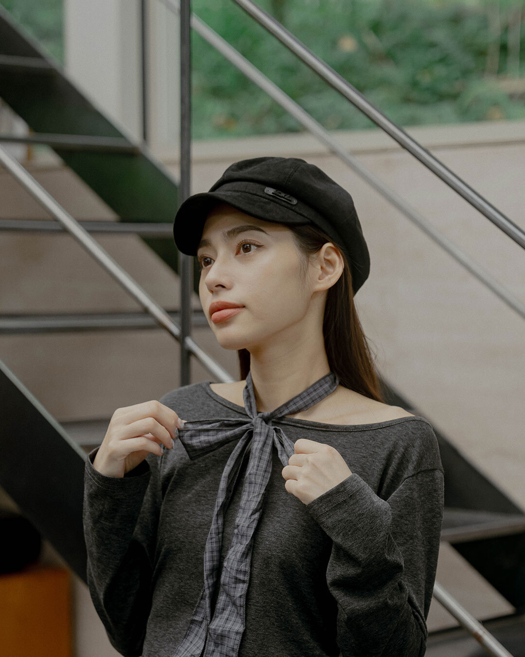 Textured velvet newsboy cap with small logo design, available in two colors.【07021014】in stock+pre-order