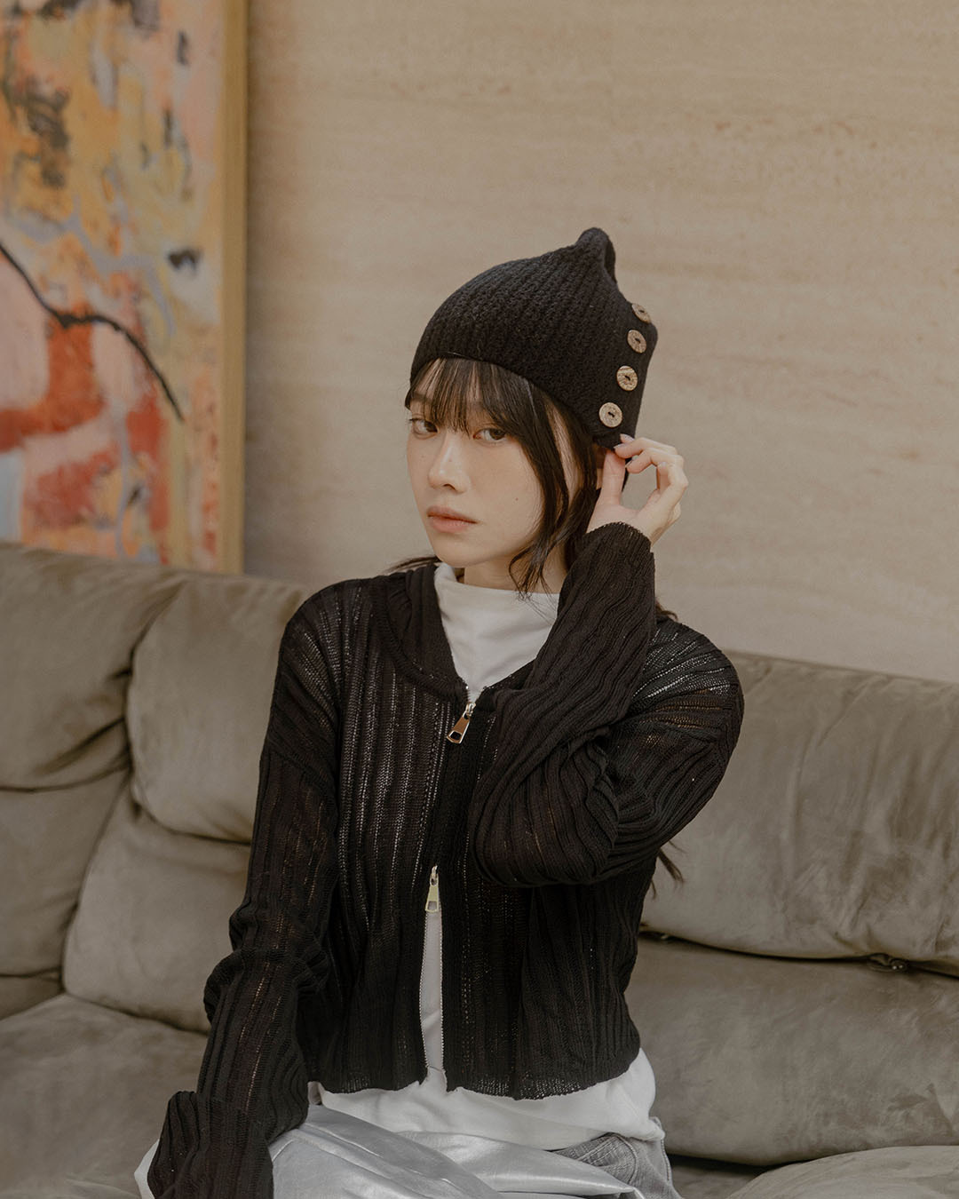 Cable-knit beanie with button detail – available in three colors.【07021020】in stock+pre-order