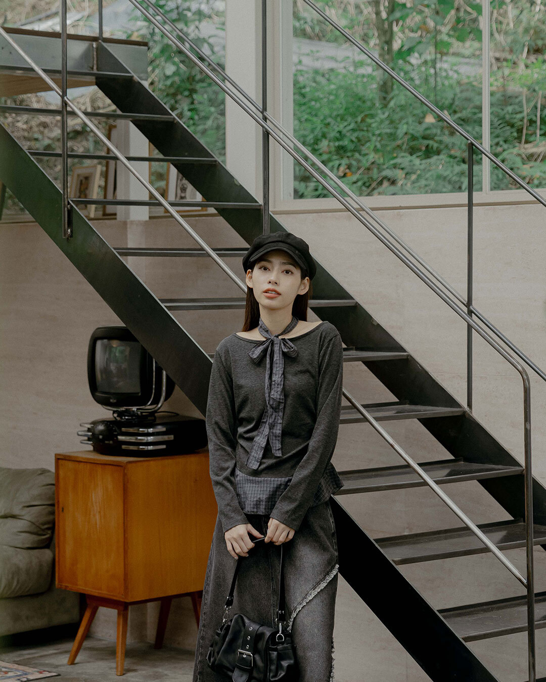 Flat-neck plaid mesh panel long-sleeved top with tie detail, available in two colors.【01200292】in stock+pre-order