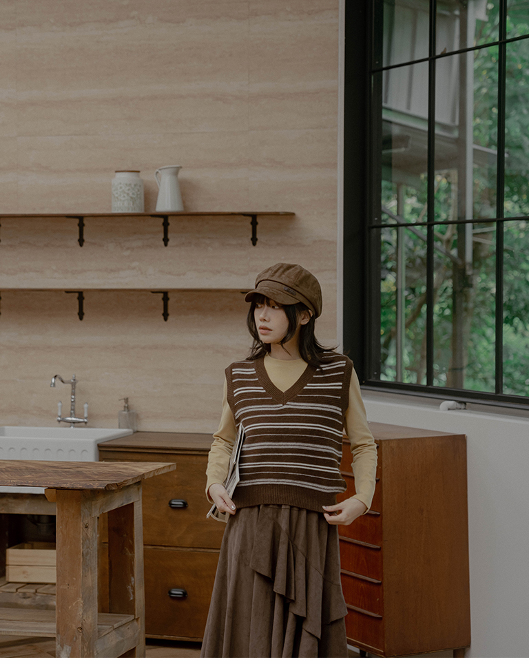 Color-blocked striped V-neck wide-cut knit vest - coffee【01013583】in stock+pre-order