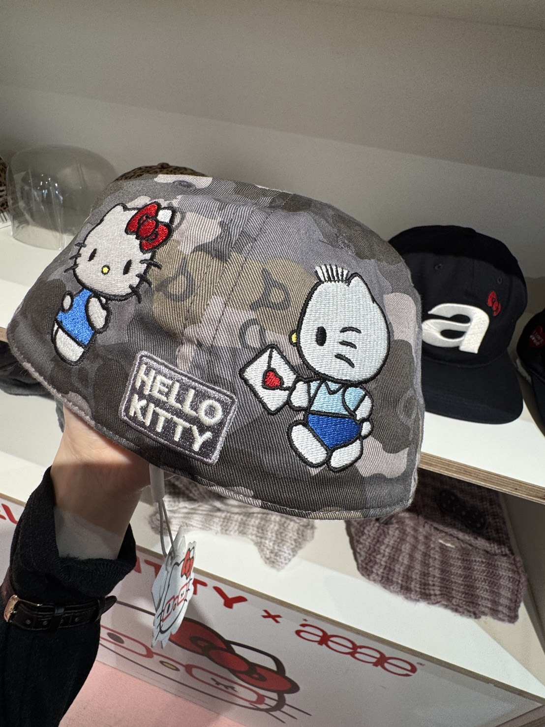 <萌幻聯動✨>韓國aeae x HELLO KITTY 🐱聯名系列 ON MY WAY TO DANIEL STAR CAP