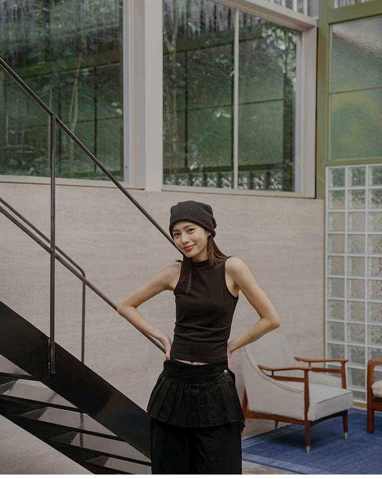 Solid Brushed-Finish Fitted Halter-Neck Tank Top - Black S/M【01150490】in stock+pre-order