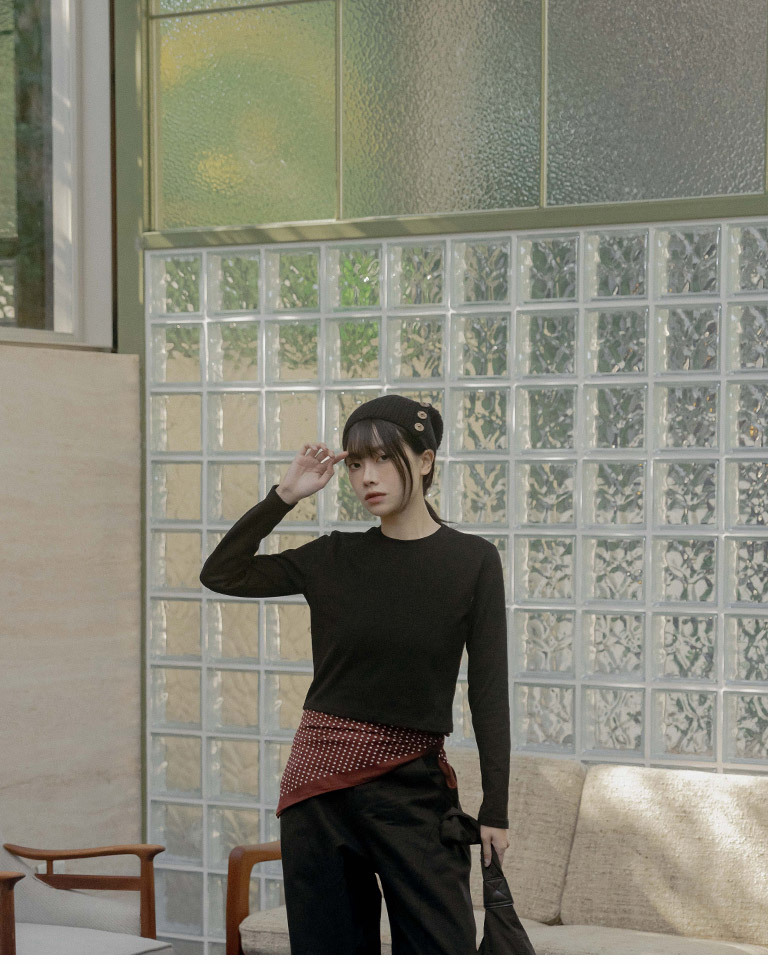 Cable-knit beanie with button detail – available in three colors.【07021020】in stock+pre-order