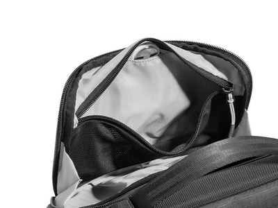 Hidden mesh pocket