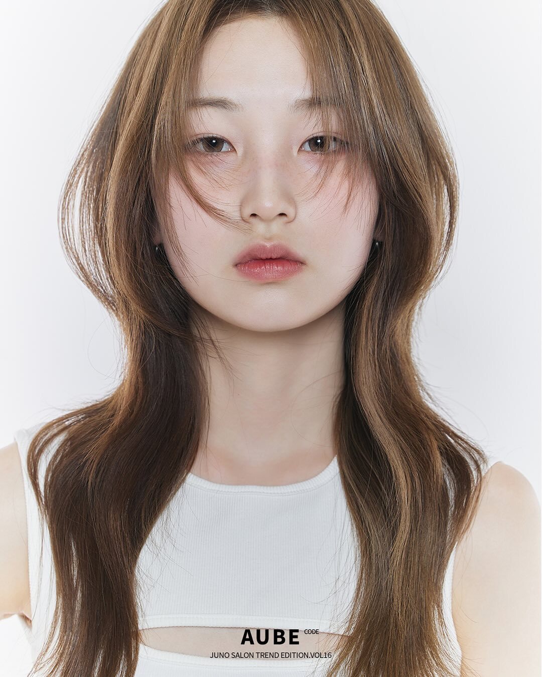韓國女生為什麼能把大波浪、慵懶捲、自然彎度與柔順髮絲,呈現得這麼有質感?為什麼有些燙髮看起來蓬鬆有空氣感,卻不會顯得乾燥厚重?