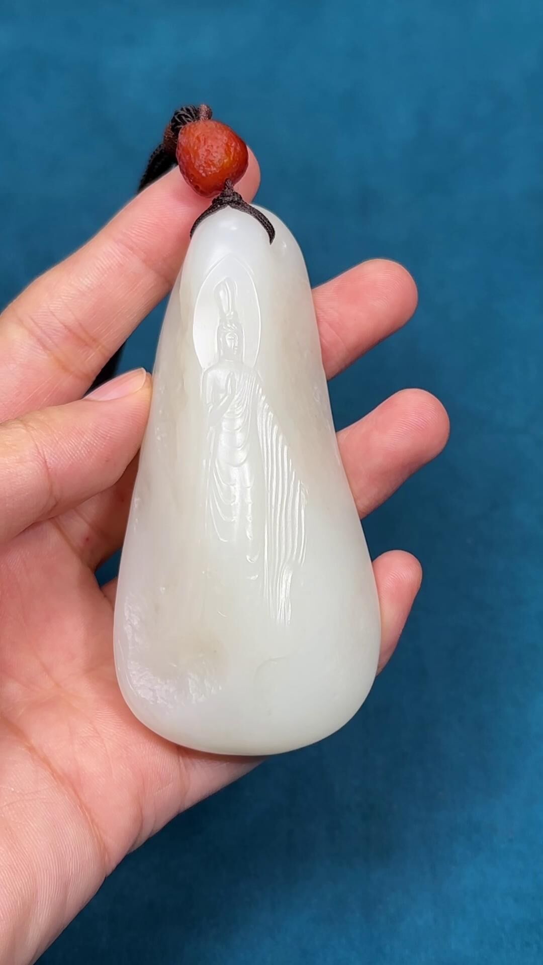和田玉且末山流水大自在觀音手把件,天然和田玉軟玉